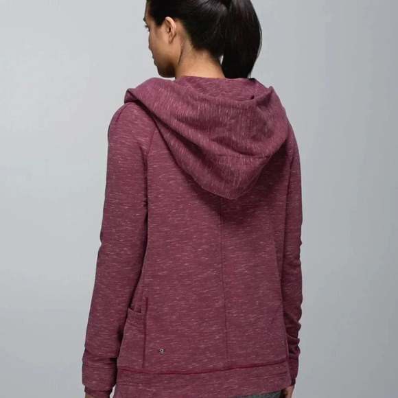 LULULEMON | FIND YOUR CENTRE WRAP IN RUST BERRY - Picture 2 of 16